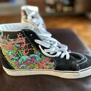 Vans men’s shoes high top shoes black with colorful underwater designs.